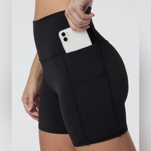 VUORI STUDIO POCKET SHORT